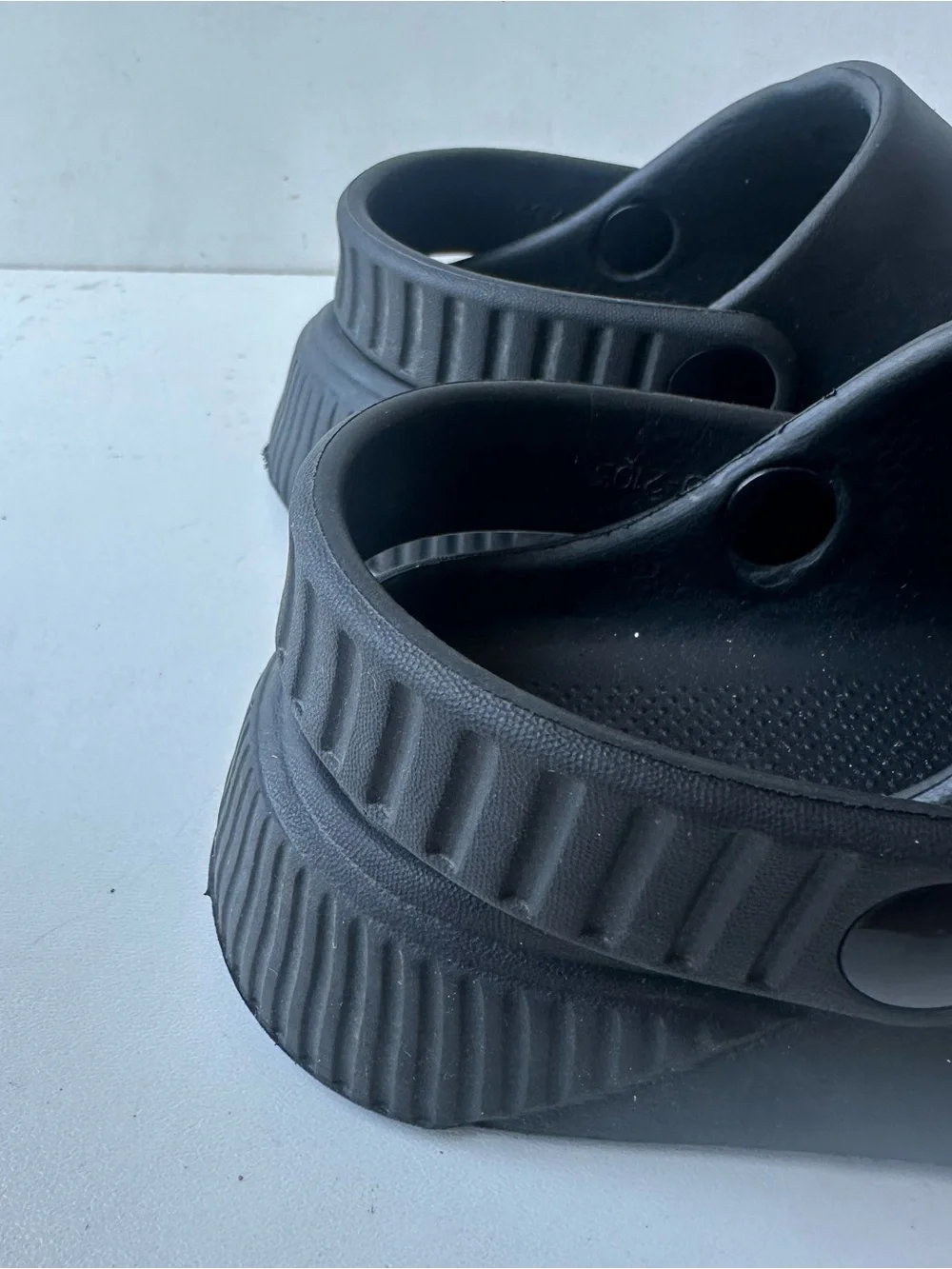 Toddler Black Foam Clogs Adjustable Strap Shoes US Size 9 Lightweight Unisex